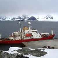 RRS James Clark Ross, one of two aging ships currently filling the role of polar research.