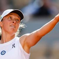 Iga Swiatek beat Spain's Cristina Bucsa in straight sets in the first round of the French Open